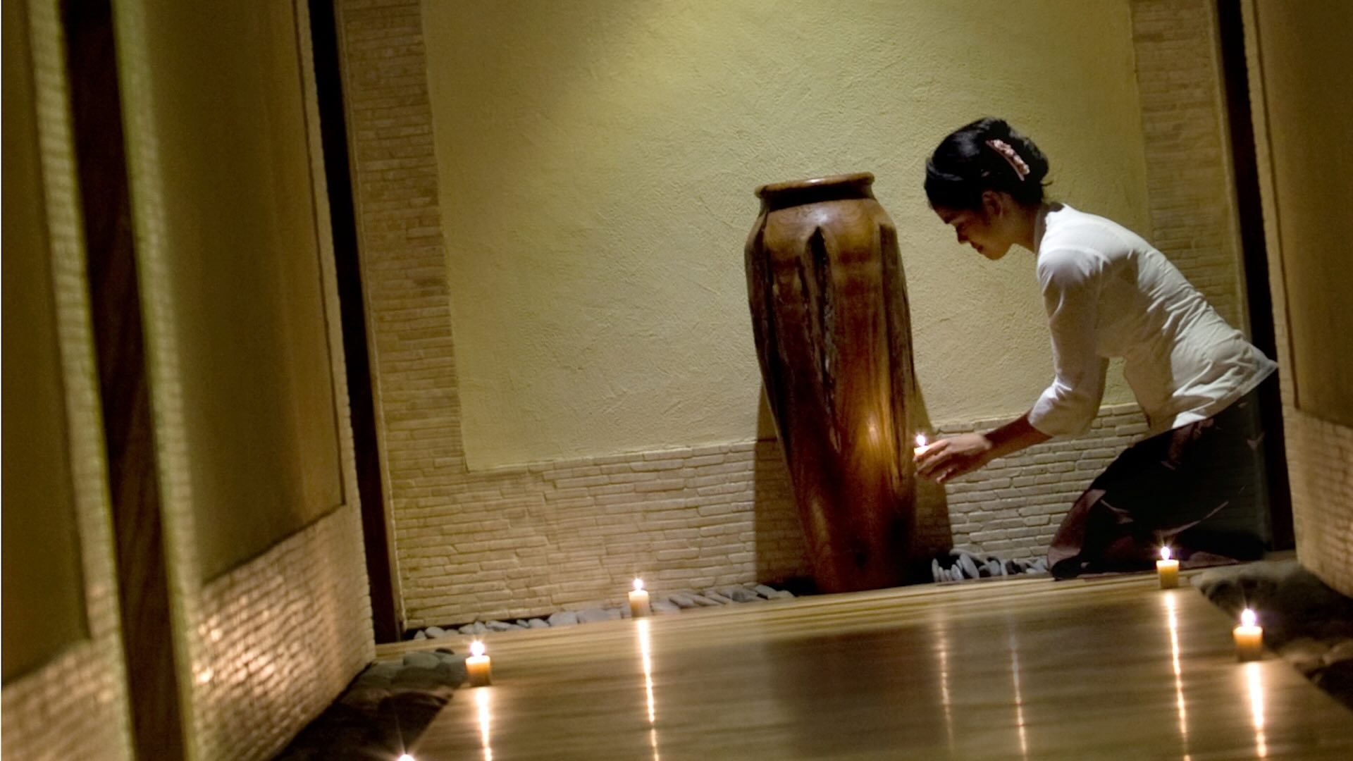 Luxury Bamboo Spa Treatment Corridor